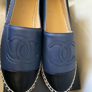 Chanel Lambskin Loafer in Navy Blue with Black. Size 40